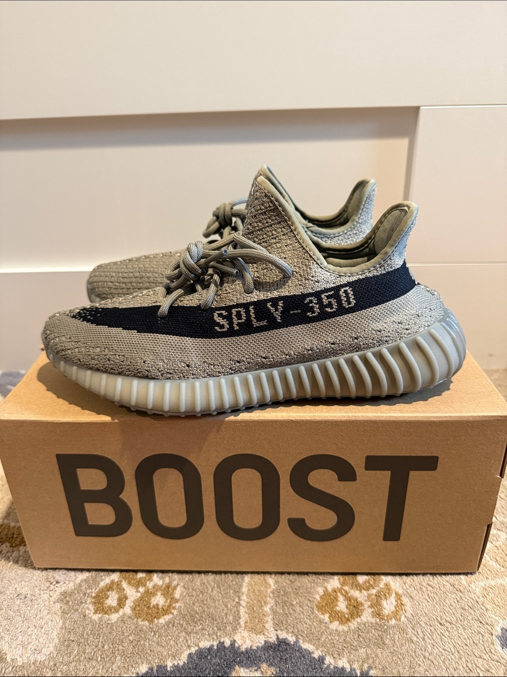 YEEZY BOOST 350 V2
SIZE 9
GRANIT/CBLACK/GRANIT